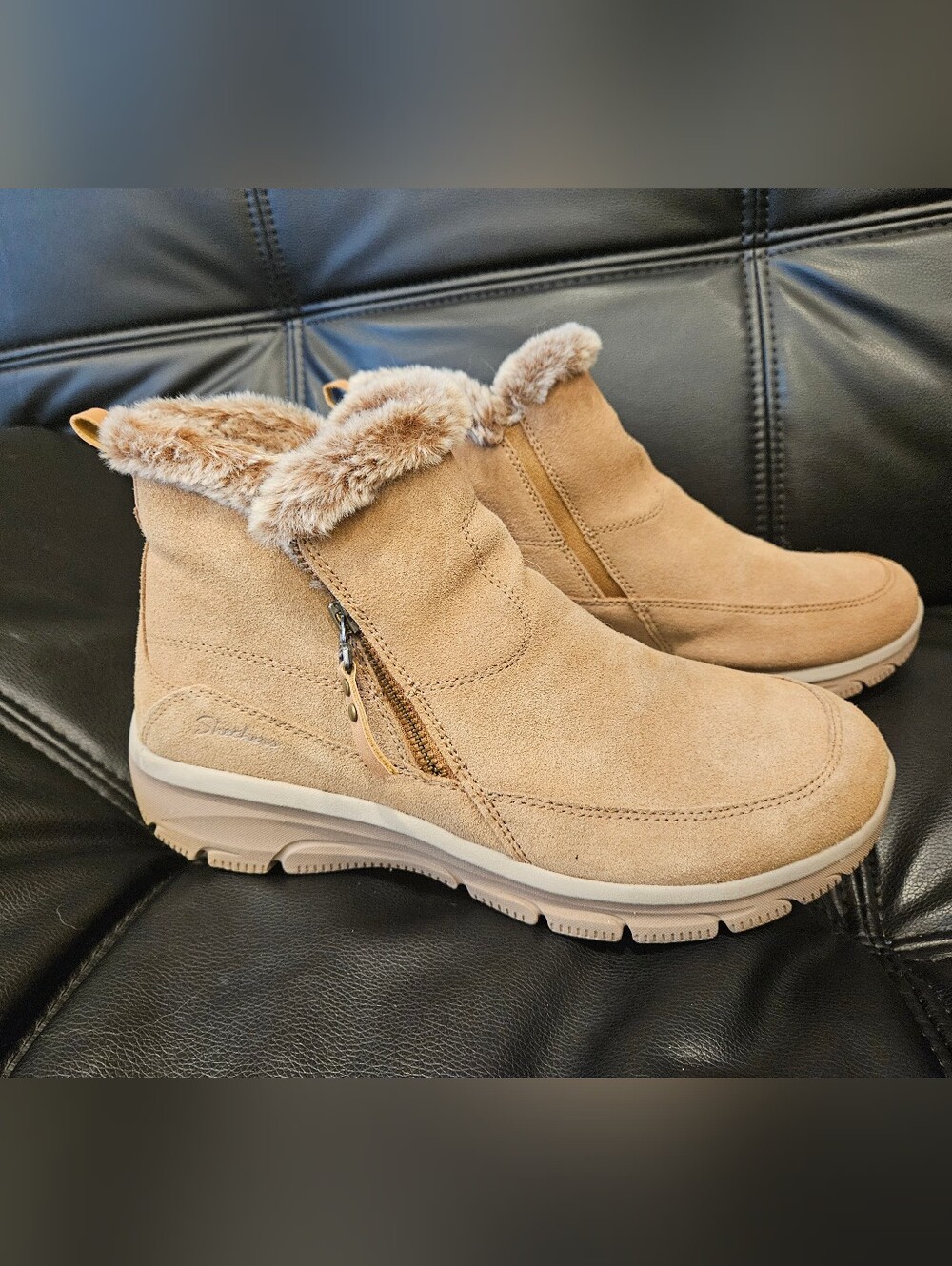 Sketchers Women’s Faux-Fur Lined Tan Suede Winter Ankle Boot SZ11